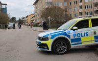 Tre kvinnor skadades när en man anföll dem i centrala Västerås.