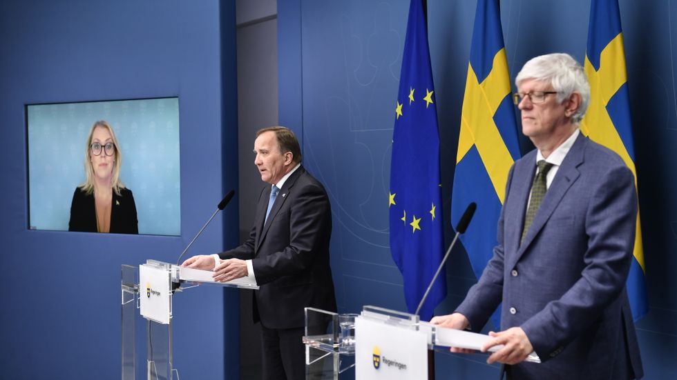 Socialminister Lena Hallengren, statsminister Stefan Löfven och Folkhälsomyndighetens generaldirektör Johan Carlson under en pressträff i april i år. 