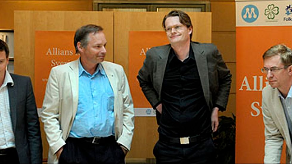 Erik Ullenhag (fp), Anders Flanking (c), Per Schlingmann (m) och Lennart Sjögren (kd) pratar om alliansens utveckling. 