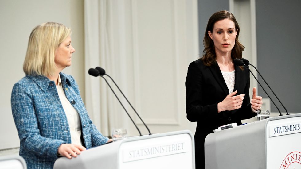 Sveriges statsminister Magdalena Andersson och Finlands statsminister Sanna Marin på en pressträff tidigare i maj. De  båda statsministrarna har nu  Natofrågan på sitt bord.