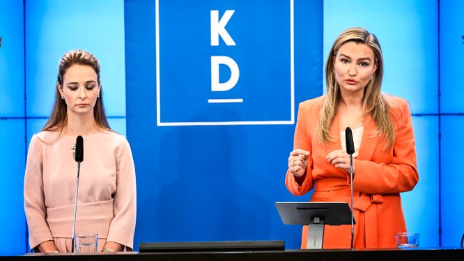 Partiledare Ebba Busch (KD) och Kristdemokraternas toppkandidat till EU-valet Alice Teodorescu Måwe (KD).