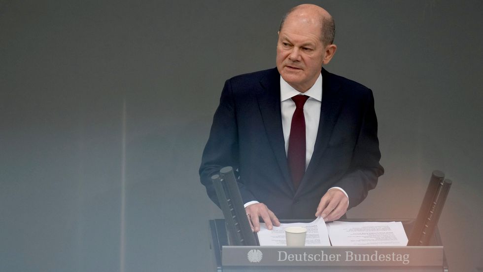 Tysklands militär kommer att få väsentligt högre budget kommande år, enligt förbundskansler Olaf Scholz.