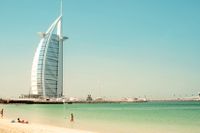 Burj al Arab på Jumeirah Beach har blivit ett landmärke för Dubai.