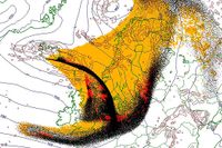 Datormodell för askmolnens beräknade läge klockan 11 på fredag.  Modellen har tagits fram vid Norges meteorlogiska institut. Det är alltså en prognos för hur det kan bli på fredagen. Sverige finns inritat, se den gröna konturen i det gula fältet.