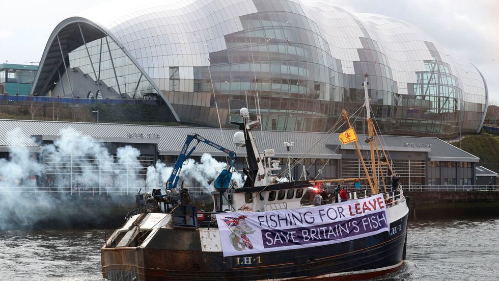 Stämningsbild från floden Tyne i Newcastle, där fiskare har protesterat mot Storbritanniens brexitförhandlingar.