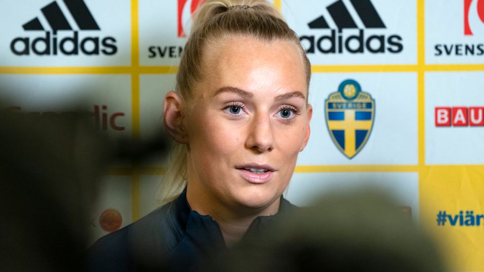 Stina Blackstenius under måndagens pressträff med fotbollslandslaget i Malmö.