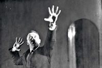 Adolf Hitler poserar för ett tidigt propagandafoto.