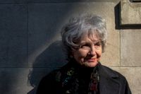 Alice Munro, född Laidlaw 1931 i Ontario, fick Nobelpriset i litteratur 2013. Hennes självbiografiska roman publicerades redan 1971 och kommer nu för första gången på svenska. 