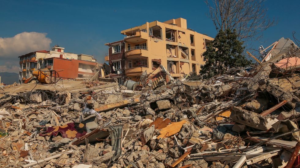 Förstörda hus efter skalvet den 6 februari i Samandag i södra Turkiet.