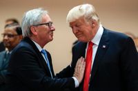 EU-kommissionens ordförande Jean-Claude Juncker och USA:s president Donald Trump möts på G20-mötet i Hamburg i juli. Arkivbild.