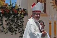 Chilenska biskopen Juan Barros anklagas nu för att ha tystnad ned sexuella övergrepp mot minderåriga i landet. I januari meddelade Vatikanen att deras expert på övergrepp kommer resa till Chile för att undersöka anklagelserna.