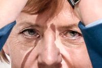 En rörd Angela Merkel under sitt avskedstal på CDU:s partikongress.