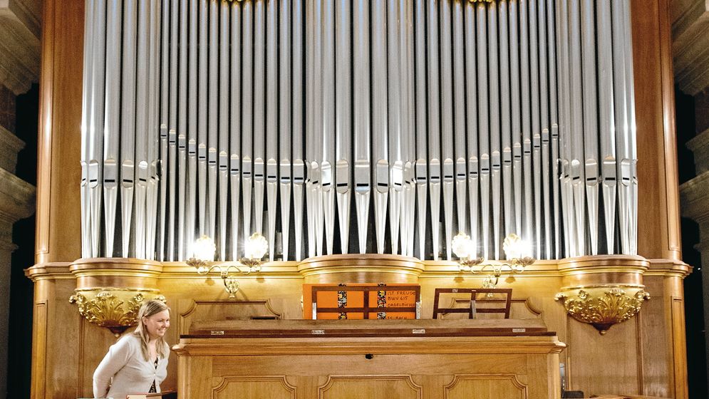 ”Orgeln är en stor maskin, som ett levande hus”, säger Casimir.