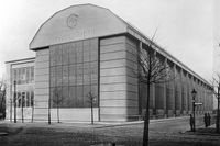 Fabriken som modernitetens tempel. AEG:s turbinhall i Berlin – ritad av Peter Behrens och uppförd 1909 – var förmodligen en av de byggnader som gjorde starkast ­intryck på Gunnar Asplund under hans vistelse i staden 1910.