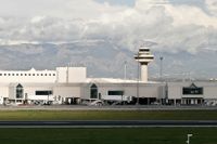 Flygplatsen i Palma de Mallorca fick stänga i flera timmar, sedan personer smitit från ett plan som nödlandat till följd av en påstådd medicinsk incident. Arkivbild.