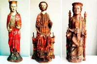De meterhöga skulpturer som stals föreställer från vänster Sankta Katarina, Sankt Olof och jungfru Maria med Jesusbarnet.