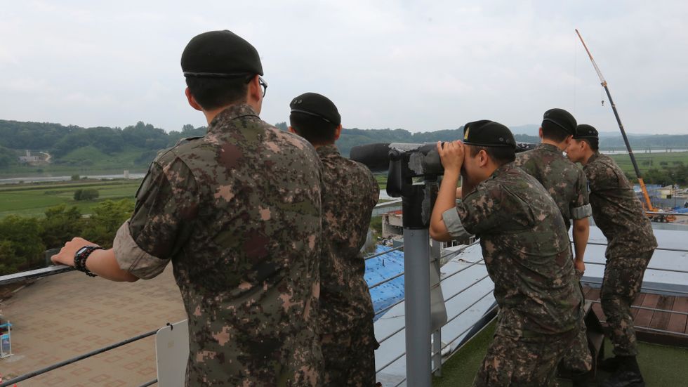 Sydkoreanska soldater nära den demilitariserade zonen. Arkivbild.