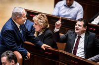 Ayman Odeh (t h), partiledare för den arabiska partiallians som blev Israels tredje största parti i valet den 17 september, vill vara med och bestämma vem som blir landets nästa premiärminister.