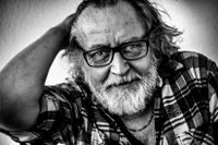 Ulf Lundell (f. 1949) är musiker och författare. Hans ”Jack” (1976) anses vara en av Sveriges viktigaste generationsromaner.