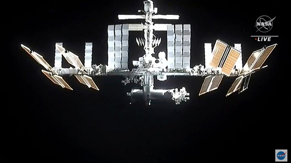 Tre nya bolag får pengar från Nasa för att utveckla varsin rymdstation. På bilden ISS.