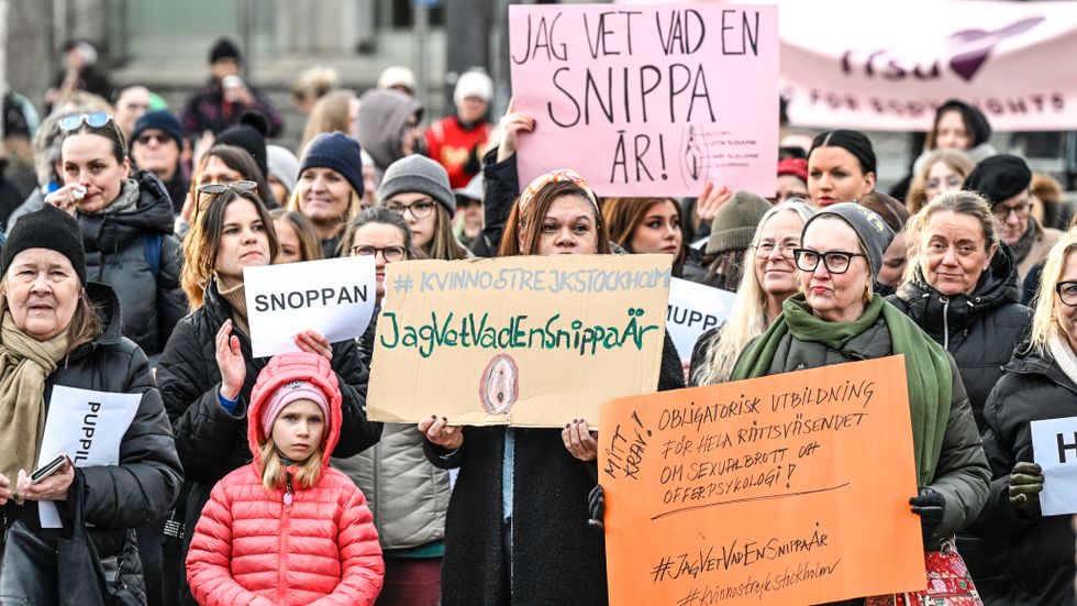 Manifestationen ”Vi vet vad en snippa är” på Medborgarplatsen i Stockholm i början av mars.