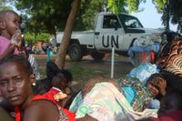 Omkring 3 000 civila har sökt skydd i en FN-förläggning i huvudstaden Juba.
