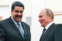 President Vladimir Putin skakar hand med Venezuelas President Nicolas Maduro.