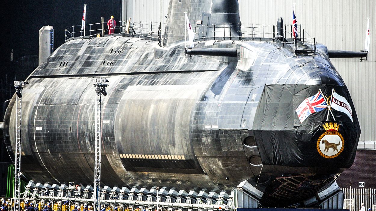 Den första atomdrivna ubåten av Astute-klass rullades ut 2007 hos BAE Systems i Cumbria, Storbritannien. Om några år ingår de i Australiens marina försvar.
