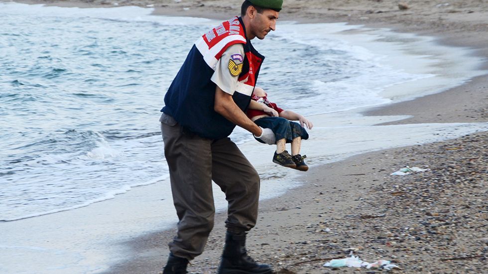 Pojken, som skulle fly till Kos med sin familj från Syrien, blev tre år.