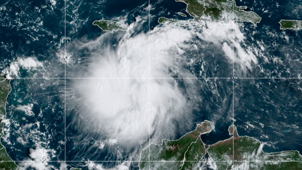 Undantagstillstånd har utlysts i Florida på grund av den tropiska stormen Ian – som tilltar i styrka. Satellitbild.