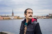 ”Om du är tyst kan du leva. Talar du så kommer du att dödas”, säger Ashraf Atraqchi, irakisk fristadsförfattare i Stockholm.