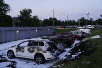 Utbrända bilar i Backa i Göteborg. Räddningstjänsten fick flera larm om bränder på Hisingen under natten mot måndagen.