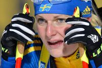 Jenny Jonsson efter målgång i skidskyttepremiären, 15 km distans, i Östersund.