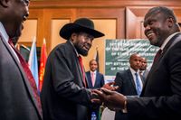 Sydsudans president Salva Kiir, i mitten, träffade sin rival Riek Machar, till höger i bild. Mötet i Etiopiens huvudstad Addis Abeba i förra veckan ledde dock inte till några genombrott.