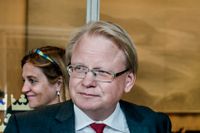 Försvarsminister Peter Hultqvist vill inte kommentera SvD:s uppgifter förrän utredningen presenteras om en månad.