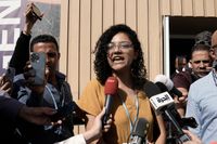 Sanaa Seif, syster till den fängslade aktivisten Alaa Abdulfattah, mötte pressen på klimattoppmötet Cop27 i tisdags. 