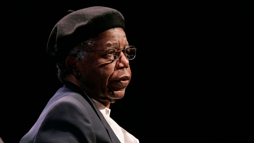 Chinua Achebe från Nigeria.