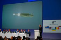 Wilbert Paulissen, som leder utredningen av nedskjutningen av MH17, talar under en presskonferens 2016 då preliminära resultat av utredningen presenterades.