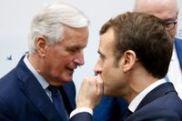 EU:s chefsförhandlare om brexit, Michel Barnier, tillsammans med Frankrikes president Emmanuel Macron på en jordbruksmässa i Paris 2019.