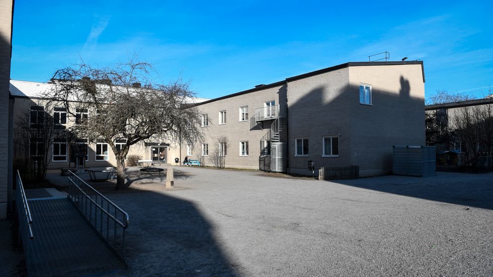 Den muslimska friskolan Al-Azharskolan i Vällingby. Den kritiserades hårt för en könsuppdelad skolbuss.