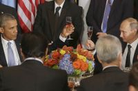 Bildbeviset: Barack Obama och Vladimir skålade med varandra.