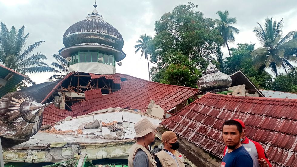 En moské i Pasaman förstördes under jordskalvet på fredagen.