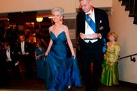 Anna Maria Corazza Bildt och utrikesminister Carl Bildt anländer till nobelprisutdelningen i konserthuset.