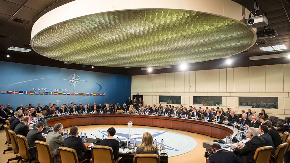 Natos försvarsministrar vid ett möte i Bryssel i februari.