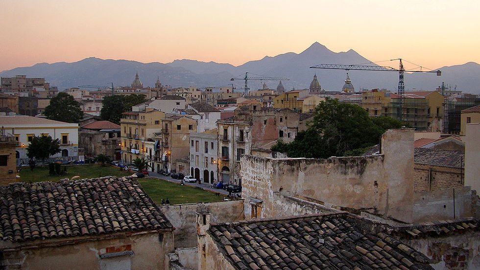 Palermo är staden där allt blandas. Nytt och gammalt, arabiskt och gotiskt, pråligt och enkelt. Temperaturen i staden är behaglig året runt.