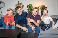 Daniel och Emil Norberg gör parodier på låtarna i Melodifestivalen. Melvin, 13 år och Edit, 8 år träffade killarna hemma hos Emil.