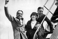 Tre av det tidiga 1900-talets mest beundrade filmstjärnor var Douglas Fairbanks, Mary Pickford och Charles Chaplin.