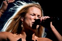 Krista Siegfrids tävlar med låten "Snurra min jord" i Melodifestivalens tredje deltävling. Bläddra till höger för at se alla tävlande i lördagens deltävling.