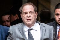 Harvey Weinstein lämnar rätten tidigare i december. 