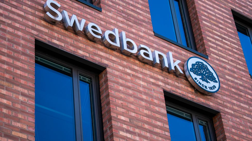 Swedbank avsätter miljoner för "historiska brister" gällande sanktionsbrott. Arkivbild.